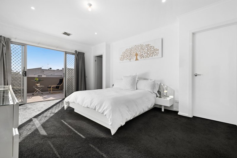 Photo - 6 Moyhu Terrace, Rowville VIC 3178 - Image 11