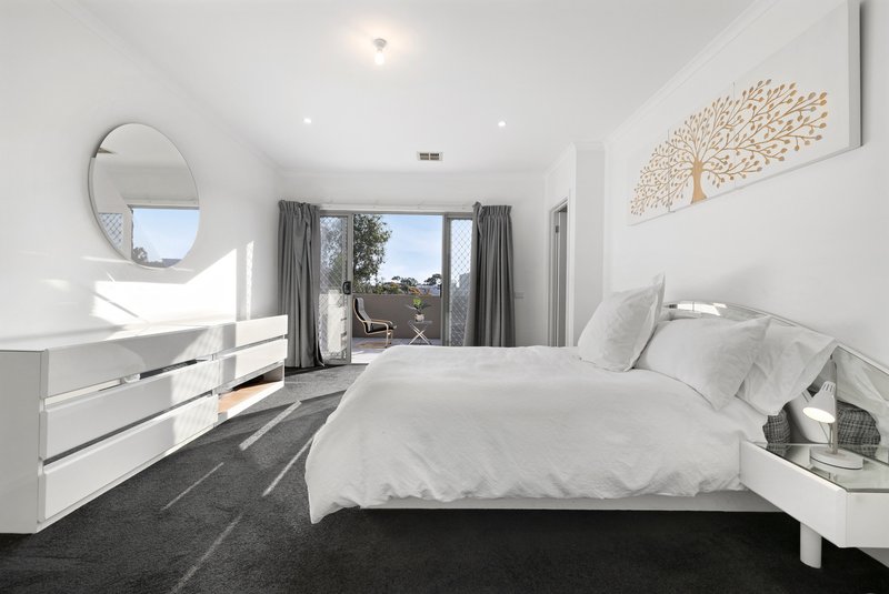 Photo - 6 Moyhu Terrace, Rowville VIC 3178 - Image 12