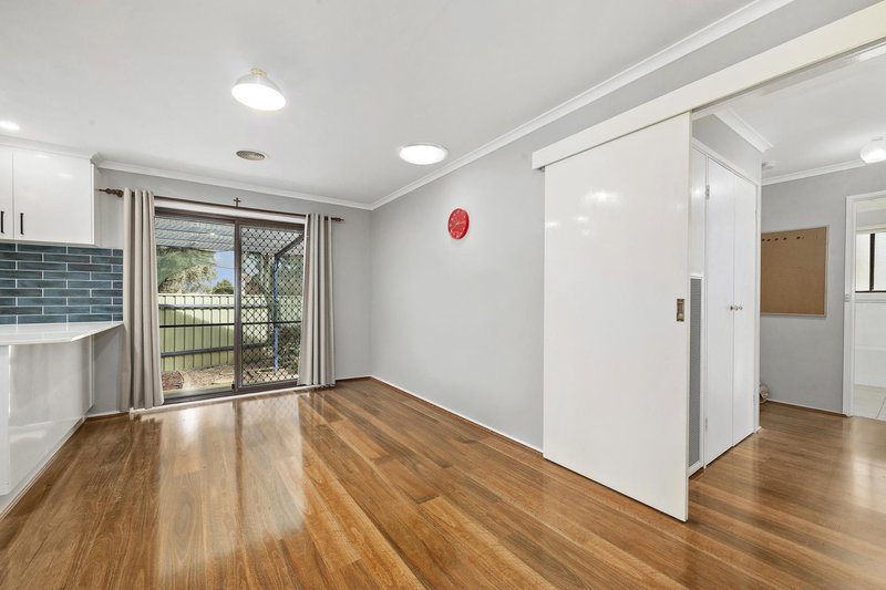 Photo - 6 Mudie Place, Charnwood ACT 2615 - Image 6