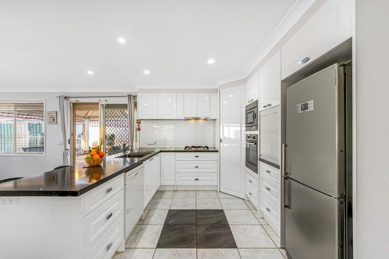 Photo - 6 Mullumbimby Avenue, Hoxton Park NSW 2171 - Image 7