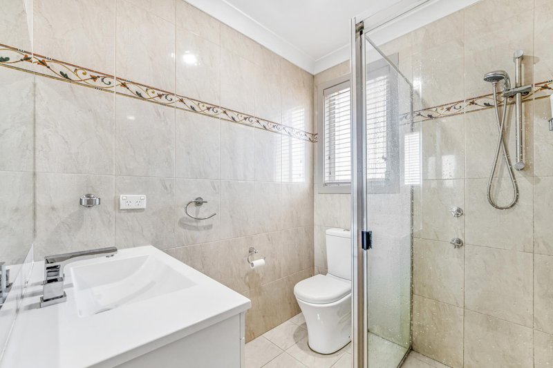 Photo - 6 Mullumbimby Avenue, Hoxton Park NSW 2171 - Image 11