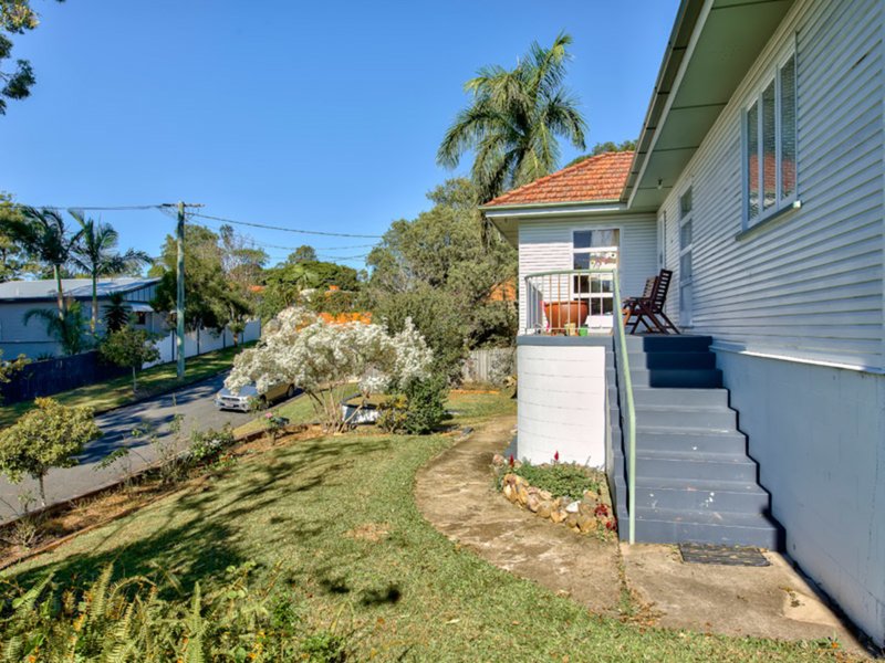 Photo - 6 Mumbil Street, Stafford Heights QLD 4053 - Image 7