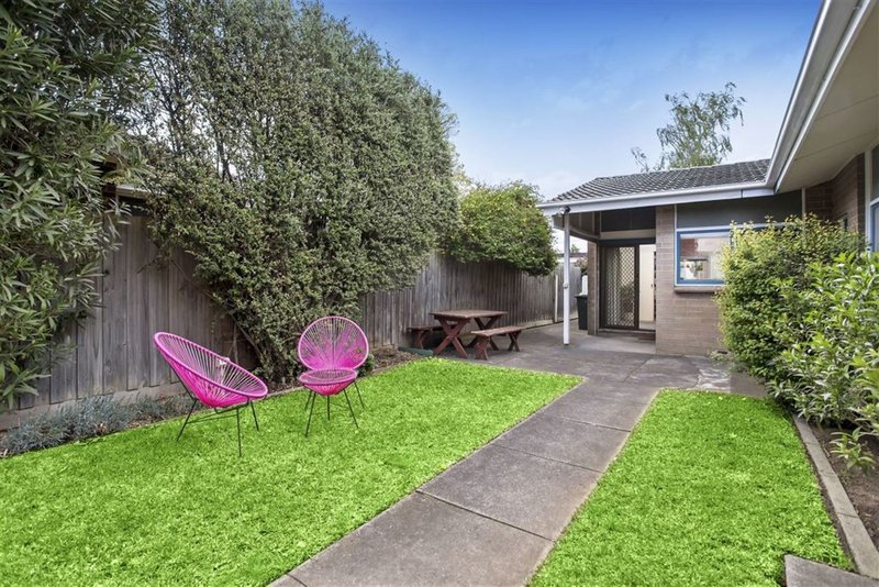 Photo - 6 Munro Avenue, Mount Waverley VIC 3149 - Image 5