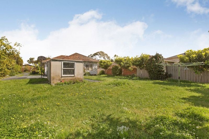 Photo - 6 Myers Avenue, Glen Waverley VIC 3150 - Image 4