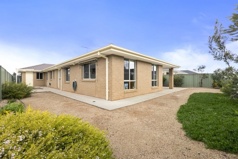 Photo - 6 Narmara Mews, Wyndham Vale VIC 3024 - Image 15