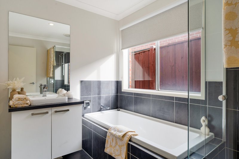 Photo - 6 Nebula Crescent, Mickleham VIC 3064 - Image 7