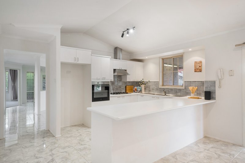 Photo - 6 Nelligen Close, Prestons NSW 2170 - Image 4