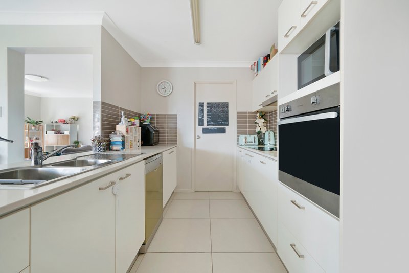 Photo - 6 Nelson Court, Morayfield QLD 4506 - Image 6