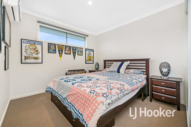 Photo - 6 Nemo Street, Pakenham VIC 3810 - Image 8