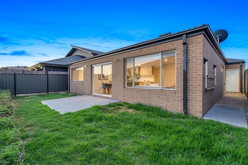 Photo - 6 Nesting Vista, Craigieburn VIC 3064 - Image 15