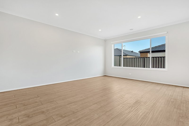 Photo - 6 Nesting Vista, Craigieburn VIC 3064 - Image 2