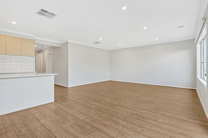 Photo - 6 Nesting Vista, Craigieburn VIC 3064 - Image 6