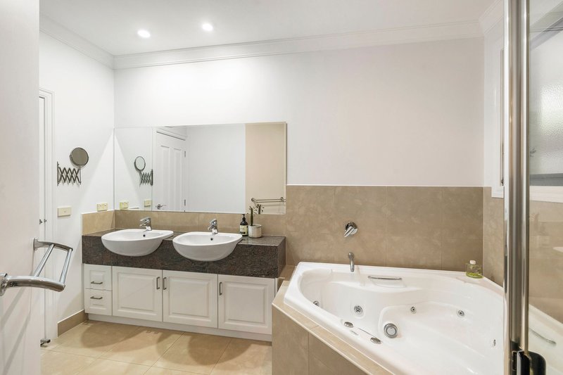 Photo - 6 Niblick Circuit, Sandhurst VIC 3977 - Image 7