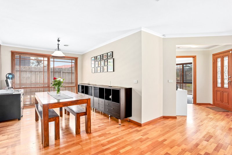 Photo - 6 Nicholson Close, Werribee VIC 3030 - Image 3