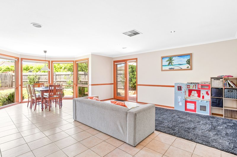 Photo - 6 Nicholson Close, Werribee VIC 3030 - Image 12