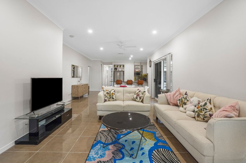 Photo - 6 Nicklaus Parade, North Lakes QLD 4509 - Image 9