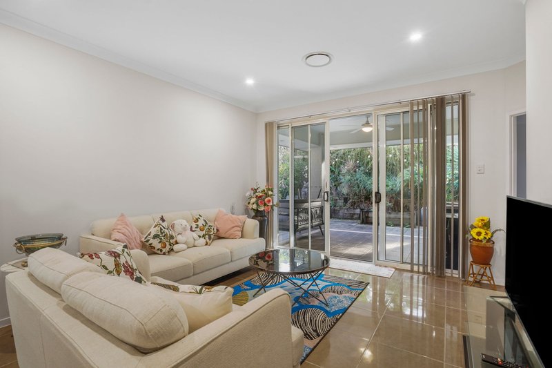 Photo - 6 Nicklaus Parade, North Lakes QLD 4509 - Image 10