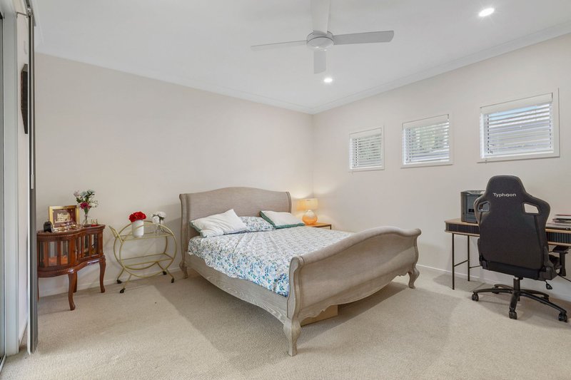 Photo - 6 Nicklaus Parade, North Lakes QLD 4509 - Image 11