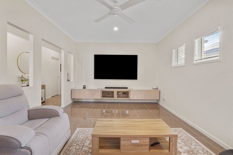 Photo - 6 Nicklaus Parade, North Lakes QLD 4509 - Image 14