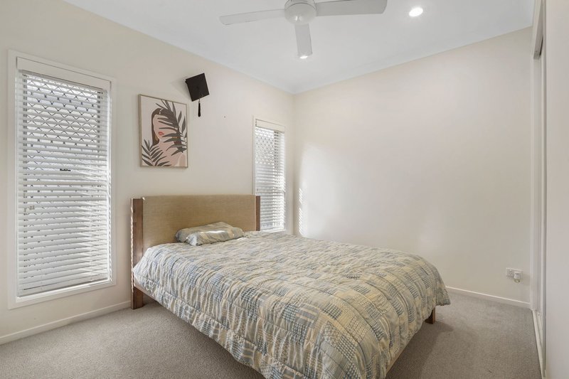 Photo - 6 Nicklaus Parade, North Lakes QLD 4509 - Image 15