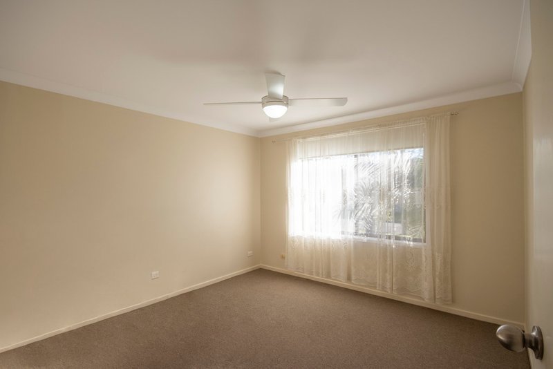 Photo - 6 Noelene Close, Bateau Bay NSW 2261 - Image 4