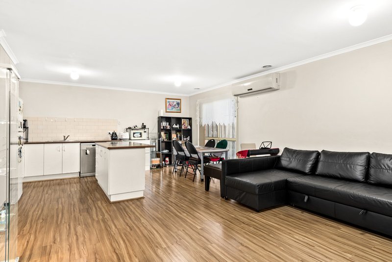 Photo - 6 Normanton Place, Berwick VIC 3806 - Image 2