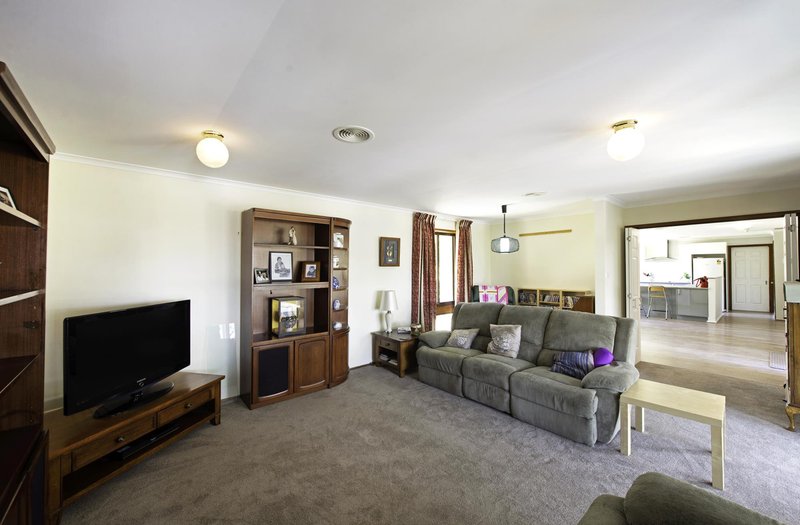 Photo - 6 North Place, Charnwood ACT 2615 - Image 12