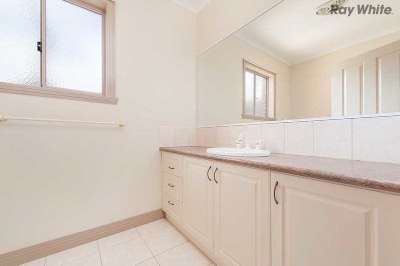 Photo - 6 Northampton Crescent, Caroline Springs VIC 3023 - Image 3