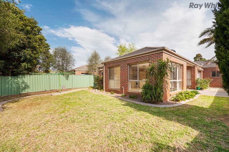 Photo - 6 Northampton Crescent, Caroline Springs VIC 3023 - Image 10