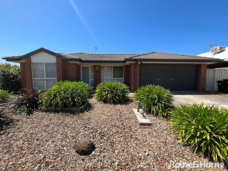 Photo - 6 Nullarbor Place, Caroline Springs VIC 3023 - Image