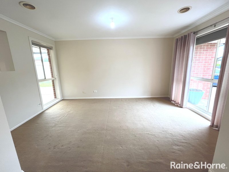 Photo - 6 Nullarbor Place, Caroline Springs VIC 3023 - Image 3