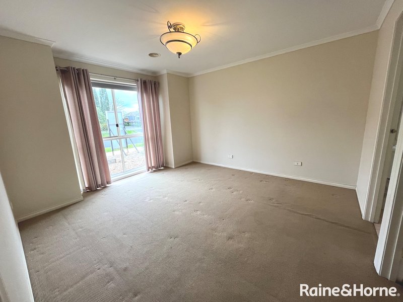 Photo - 6 Nullarbor Place, Caroline Springs VIC 3023 - Image 4