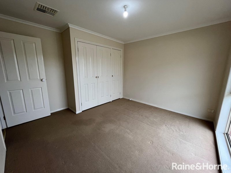 Photo - 6 Nullarbor Place, Caroline Springs VIC 3023 - Image 10