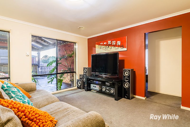 Photo - 6 Nyarrin Place, Cranbourne West VIC 3977 - Image 6