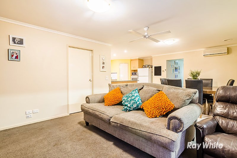 Photo - 6 Nyarrin Place, Cranbourne West VIC 3977 - Image 7