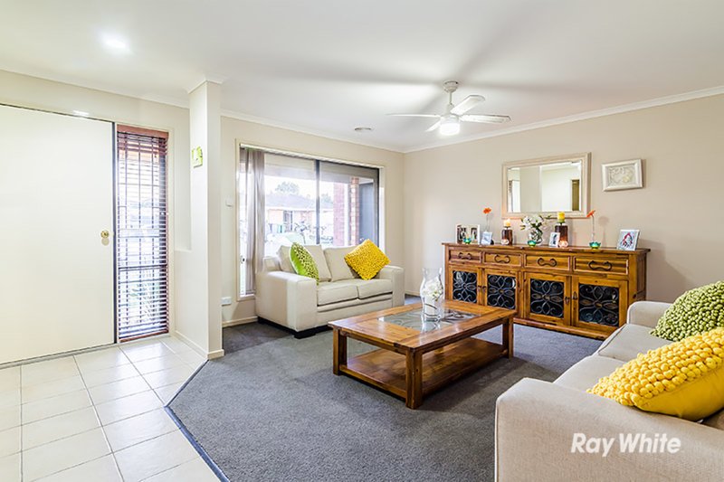 Photo - 6 Nyarrin Place, Cranbourne West VIC 3977 - Image 11