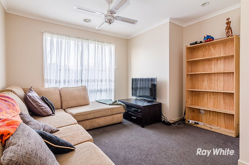 Photo - 6 Nyarrin Place, Cranbourne West VIC 3977 - Image 12