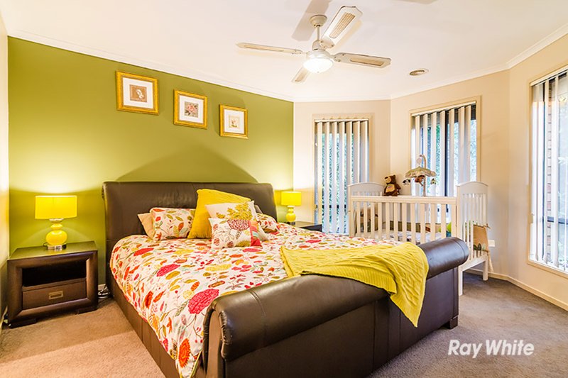 Photo - 6 Nyarrin Place, Cranbourne West VIC 3977 - Image 13