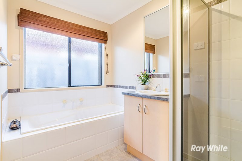 Photo - 6 Nyarrin Place, Cranbourne West VIC 3977 - Image 16