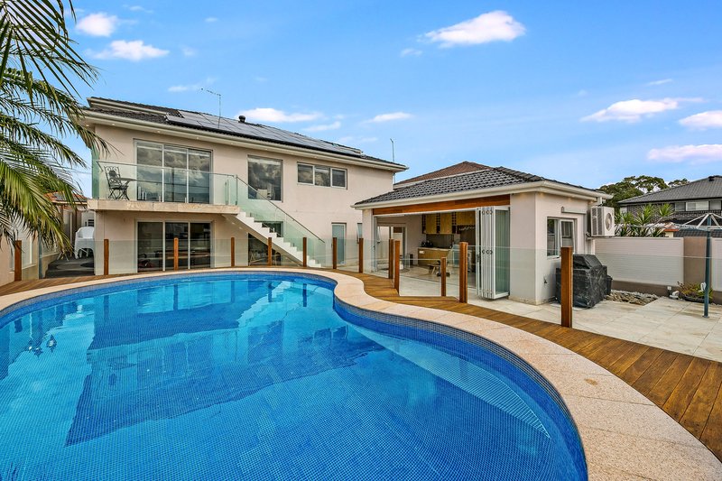 Photo - 6 Oak Drive, Georges Hall NSW 2198 - Image 14