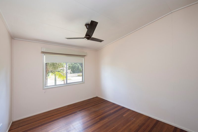 Photo - 6 Oakland Avenue, Woodridge QLD 4114 - Image 4