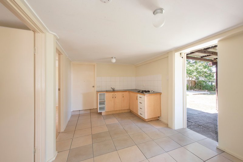 Photo - 6 Oakland Avenue, Woodridge QLD 4114 - Image 8