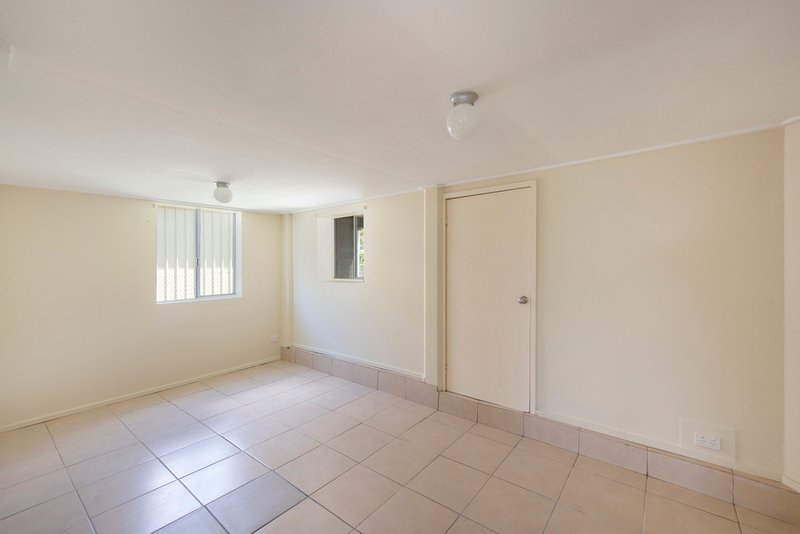 Photo - 6 Oakland Avenue, Woodridge QLD 4114 - Image 12