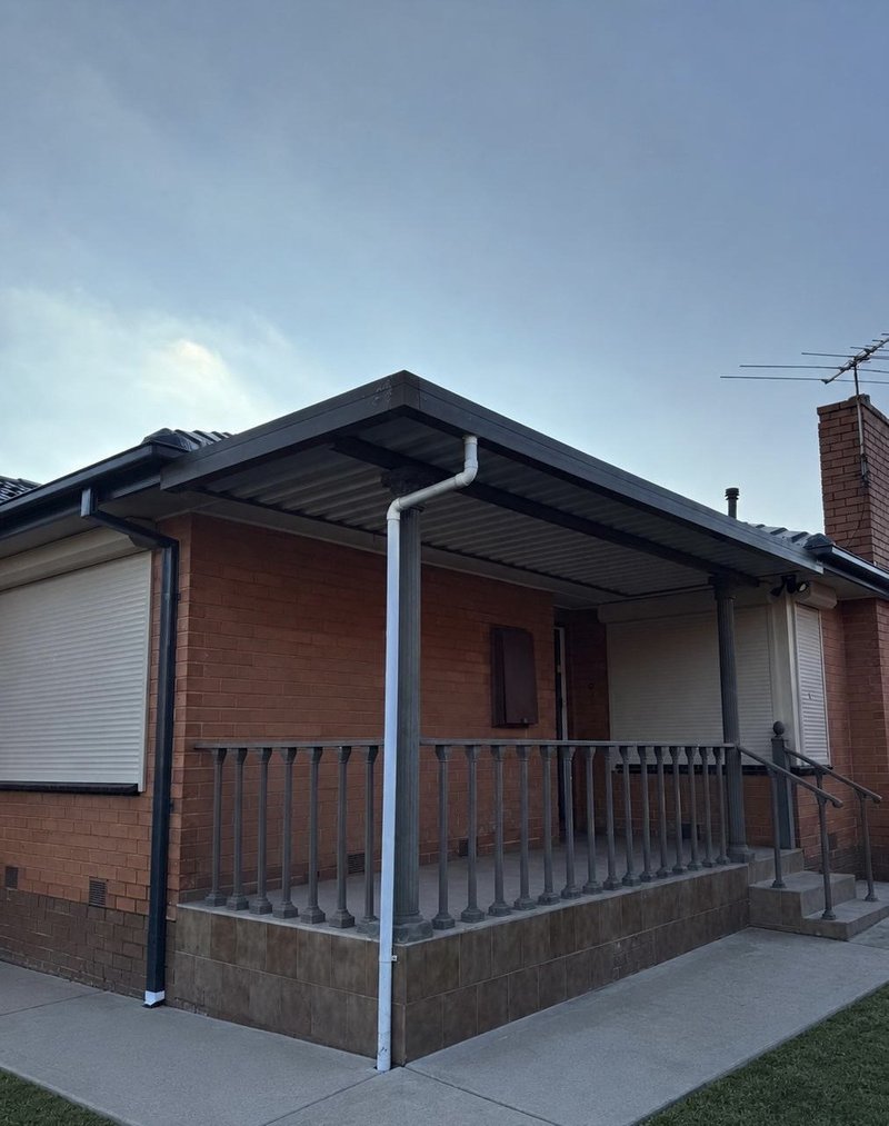 Photo - 6 Occold Court, St Albans VIC 3021 - Image 2