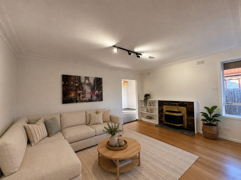 Photo - 6 Occold Court, St Albans VIC 3021 - Image 4