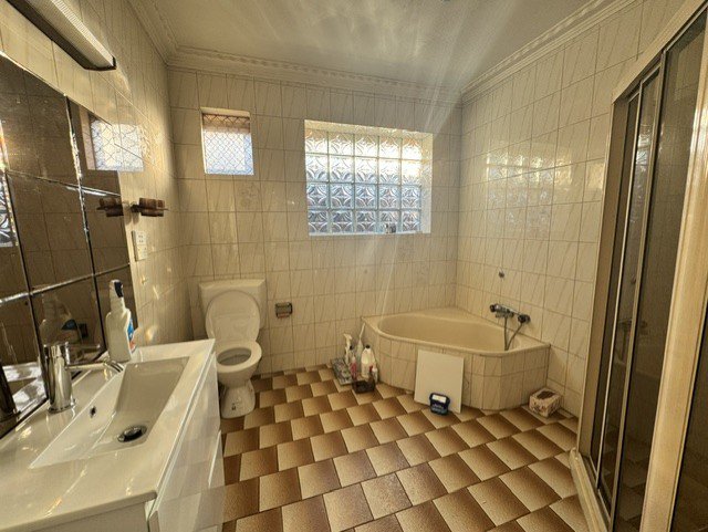Photo - 6 Occold Court, St Albans VIC 3021 - Image 8