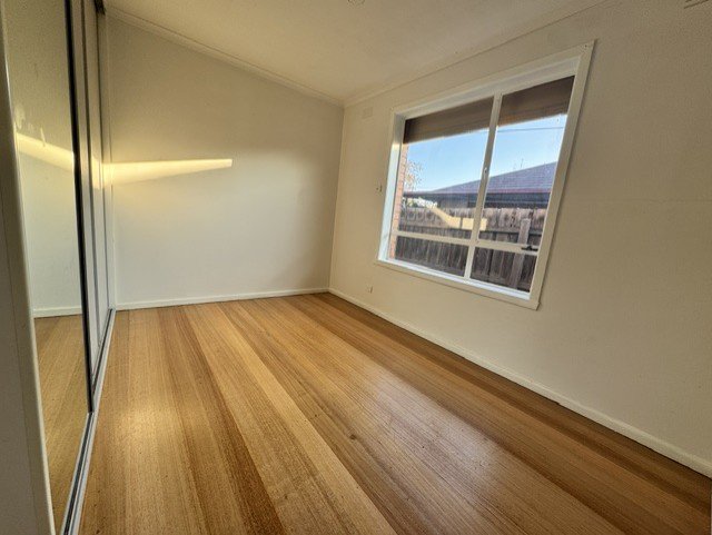 Photo - 6 Occold Court, St Albans VIC 3021 - Image 12