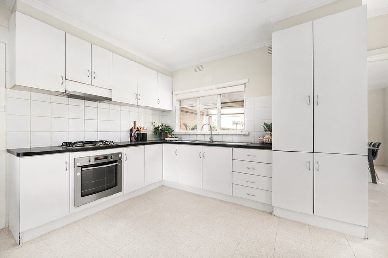 Photo - 6 Oliver Court, Fawkner VIC 3060 - Image 4