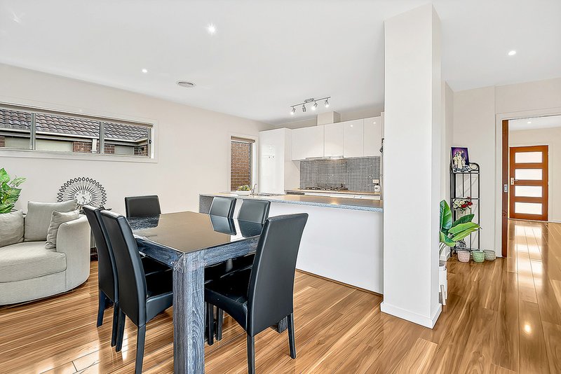 Photo - 6 Olympic Way, Craigieburn VIC 3064 - Image 7