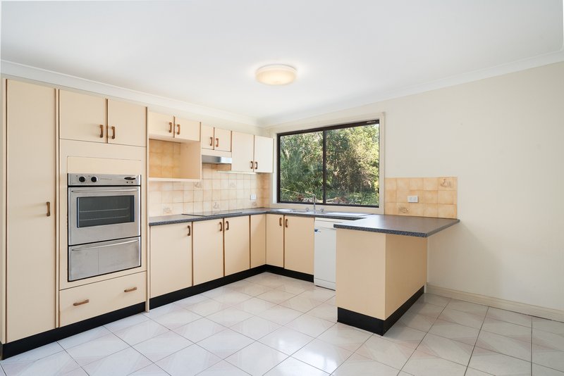 Photo - 6 Onyx Close, Bossley Park NSW 2176 - Image 3